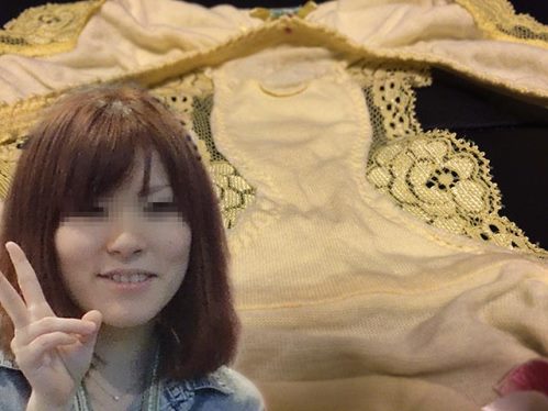 OLのレースがエッチなイエロー染みパン画像