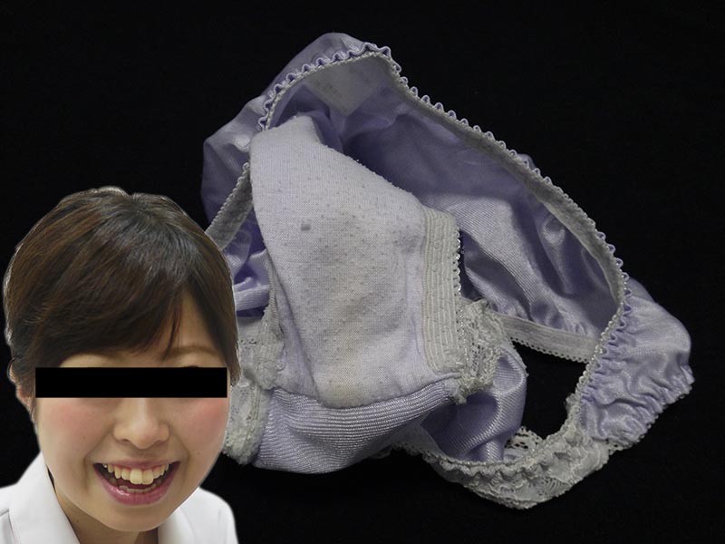 部下のパンティでオナニー